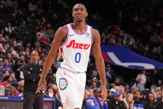 11战10败!76人惨遭开拓者逆转:马克西伤退,三巨头全伤,西蒙斯独砍34分