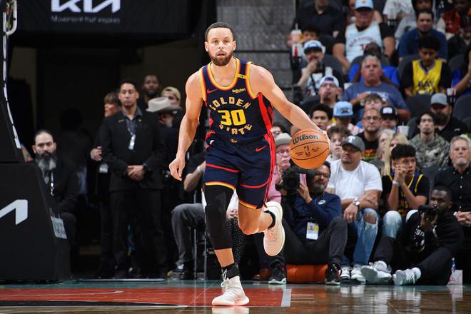 勇士42分大胜马刺锁定西部第六，库里13+6，波杰27+6+5飙7三分