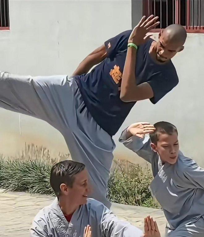 文班结束10天少林修行！高僧下山，或引更多NBA球星前来