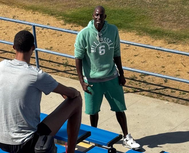 文班亚马夏日充实训练：接受加内特指导，曾赴少林寺练功夫