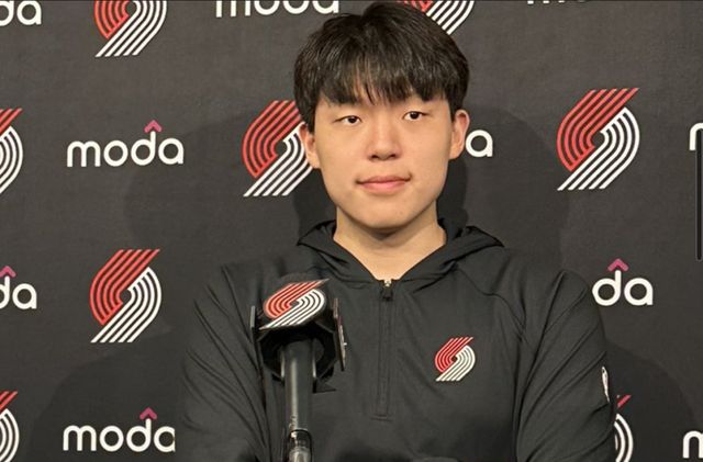 杨瀚森亮相开拓者媒体日：希望未来能随队回国比赛