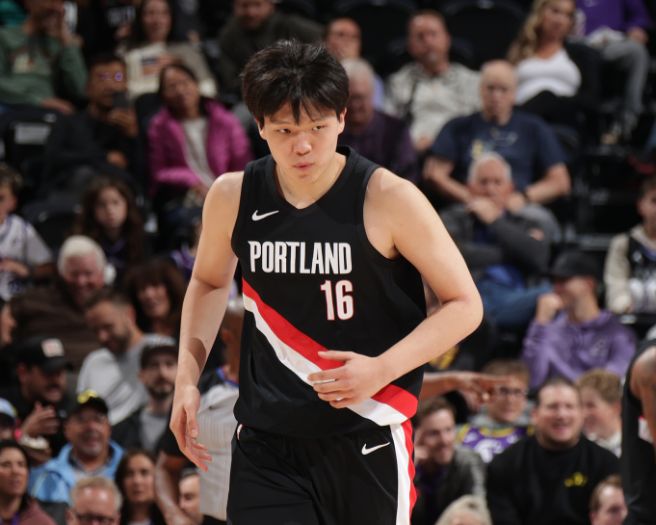 杨瀚森季前赛收官：两度6犯毕业暴露三大短板，能否站稳NBA轮换席仍待检验